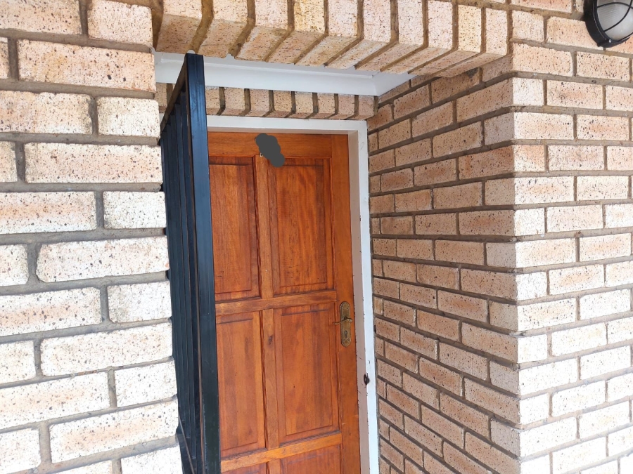 2 Bedroom Property for Sale in Waterval East North West